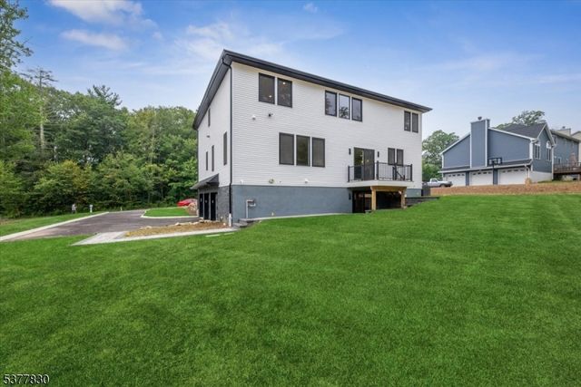 11 Eagles Nest Ter, West Milford Twp., NJ 07480