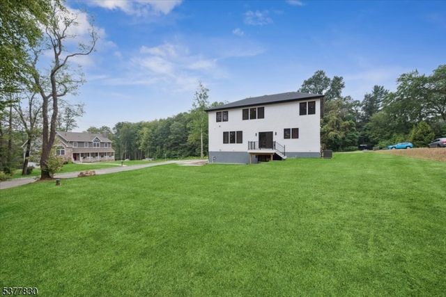 11 Eagles Nest Ter, West Milford Twp., NJ 07480