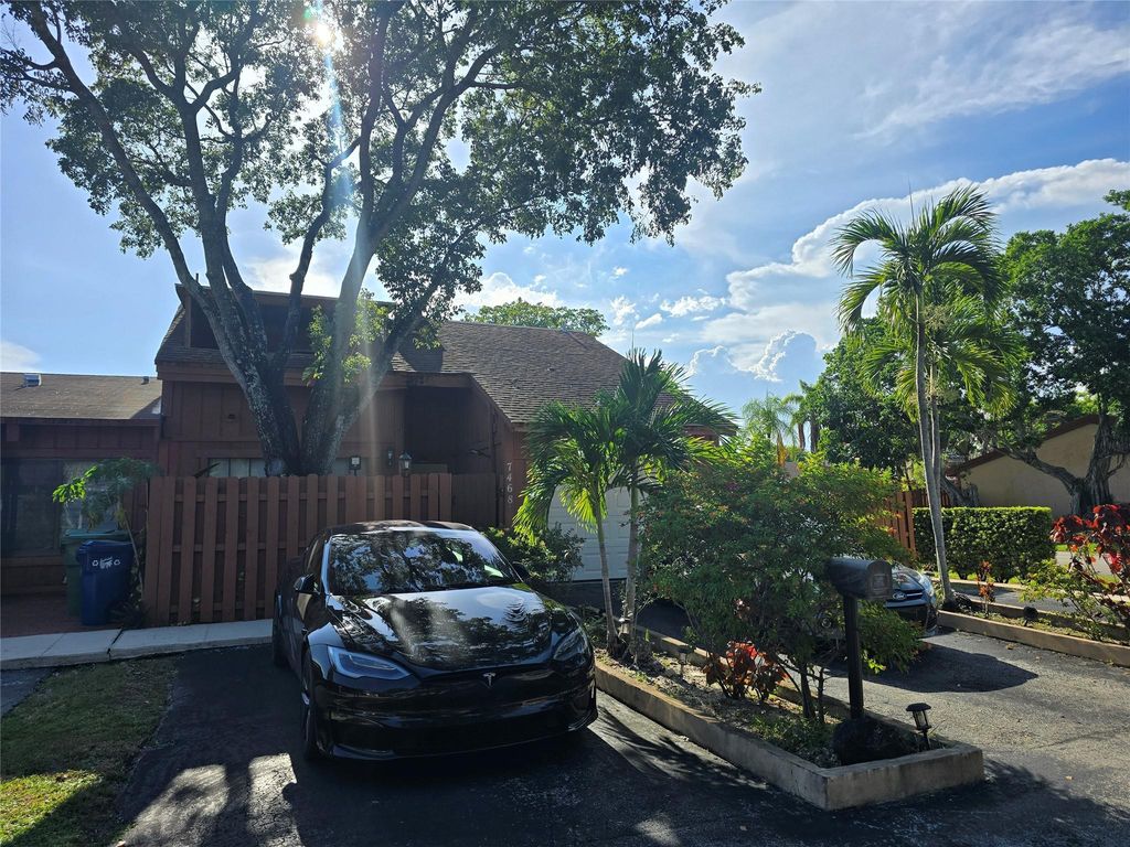 7468 NW 33rd St 7468, Lauderhill, FL 33319