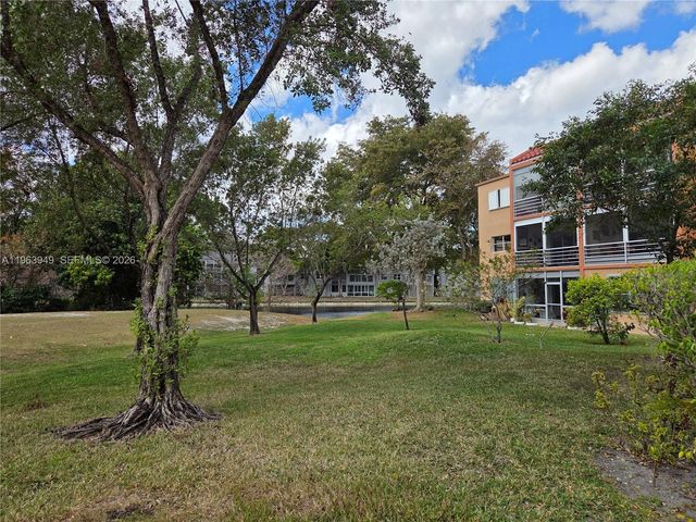 8834 W Mcnab Rd 201, Tamarac, FL 33321