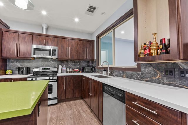 7606 Sycamore Dr, Citrus Heights, CA 95610