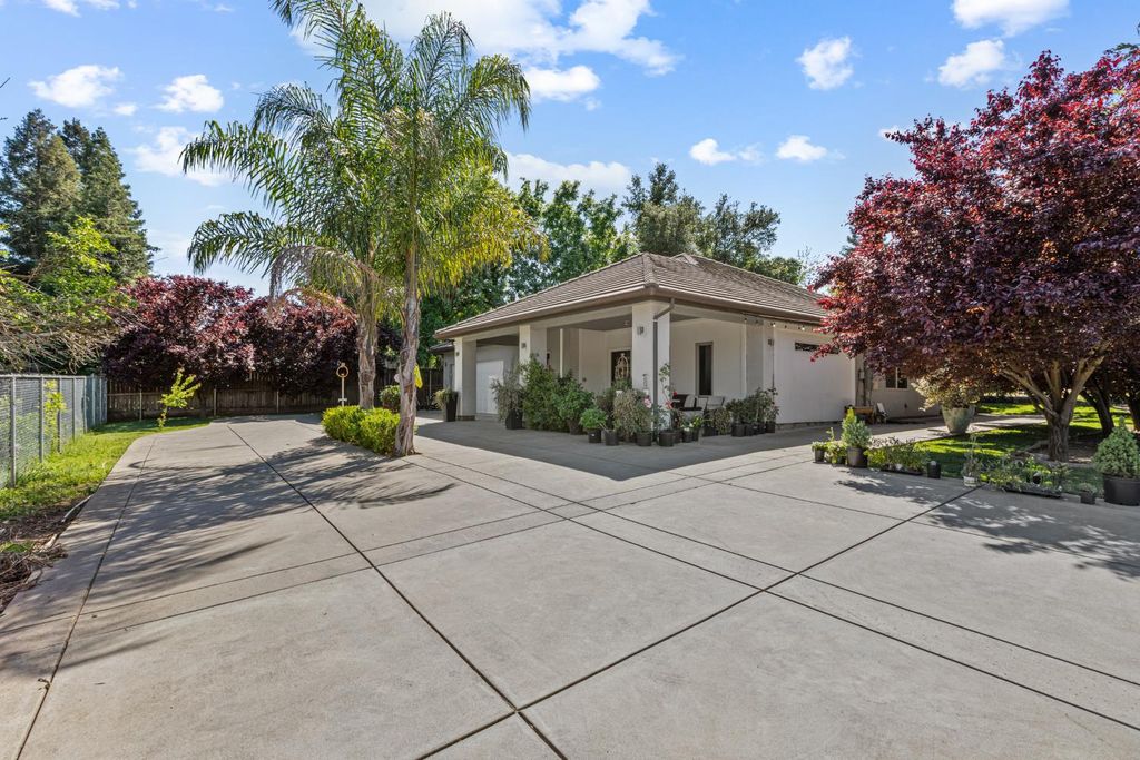 7606 Sycamore Dr, Citrus Heights, CA 95610