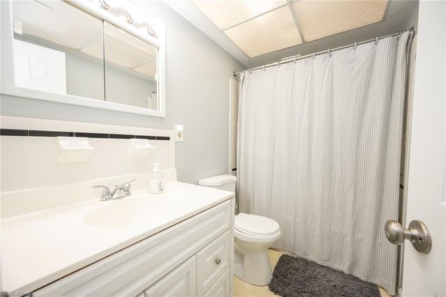 548 Woodlake RD, Virginia Beach, VA 23452