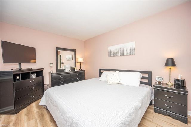 548 Woodlake RD, Virginia Beach, VA 23452