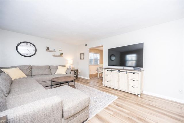 548 Woodlake RD, Virginia Beach, VA 23452