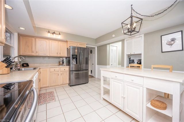 548 Woodlake RD, Virginia Beach, VA 23452