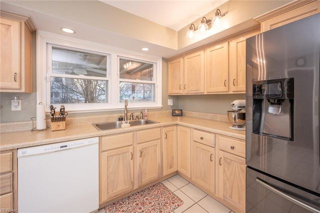 548 Woodlake RD, Virginia Beach, VA 23452