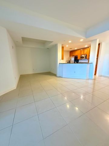 16101 EMERALD ESTATES Drive 153, Weston, FL 33331