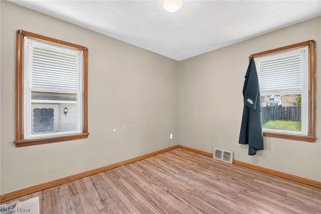 15916 Edgewood Avenue, Maple Heights, OH 44137