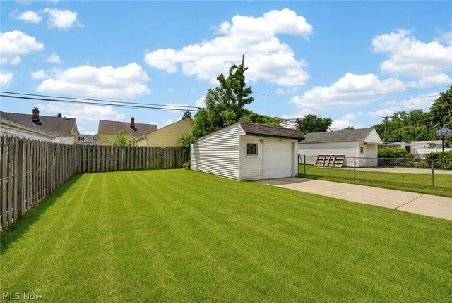 15916 Edgewood Avenue, Maple Heights, OH 44137
