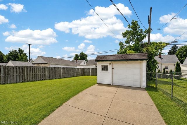 15916 Edgewood Avenue, Maple Heights, OH 44137
