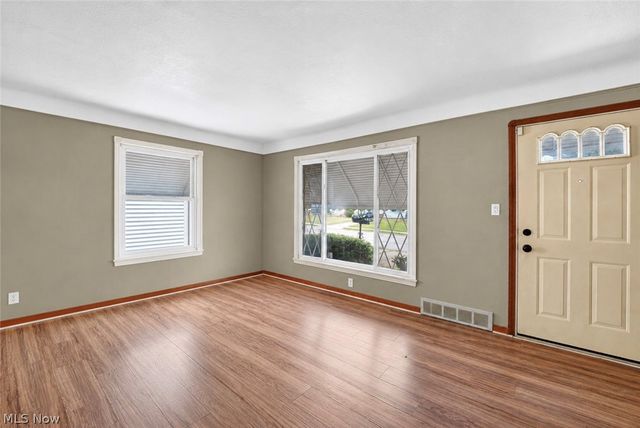 15916 Edgewood Avenue, Maple Heights, OH 44137
