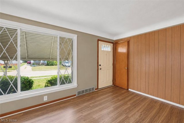 15916 Edgewood Avenue, Maple Heights, OH 44137