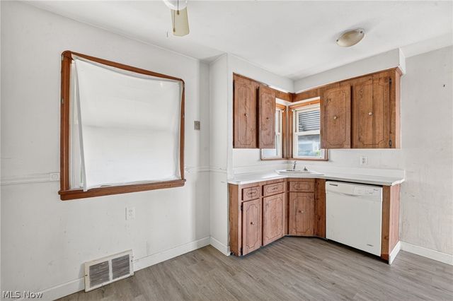 15916 Edgewood Avenue, Maple Heights, OH 44137