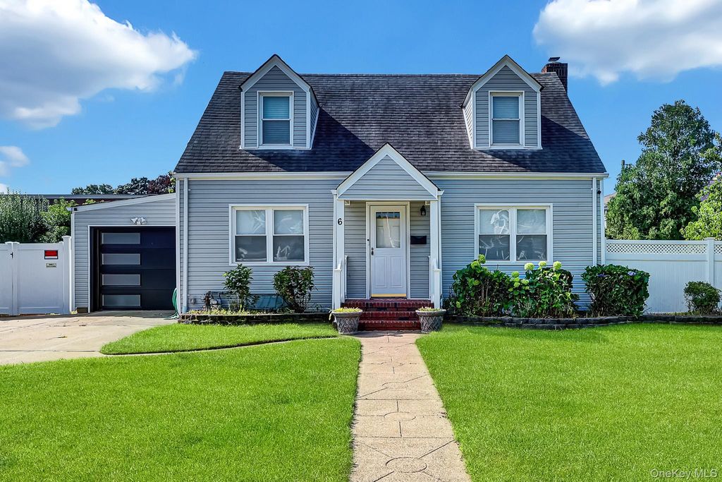 6 Manchester Street, Westbury, NY 11590 — exterior