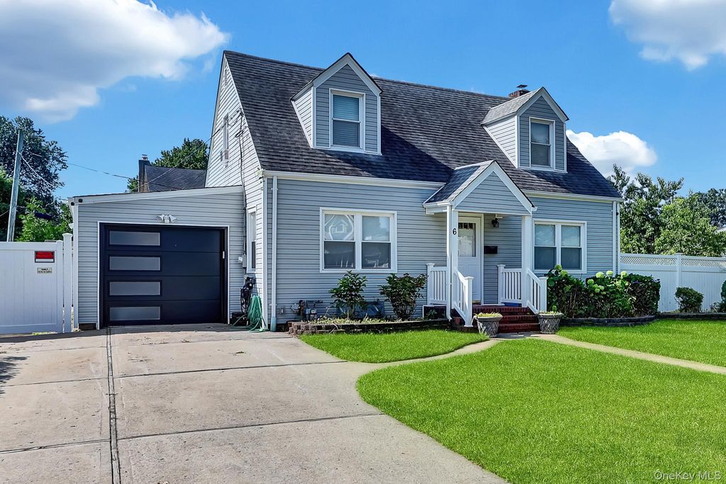6 Manchester Street, Westbury, NY 11590 — photo 3