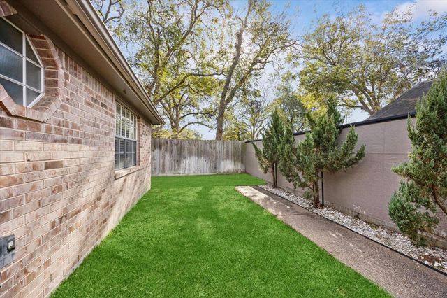 900 Eagle Lake Road, Sealy, TX 77474