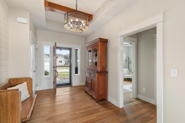 11106 Westport Drive, West Des Moines, IA 50266