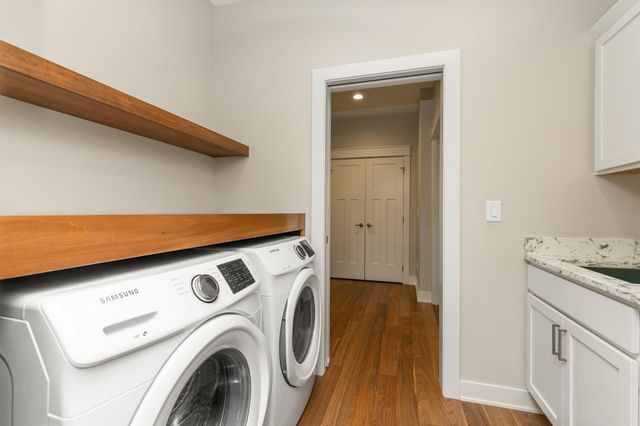 11106 Westport Drive, West Des Moines, IA 50266