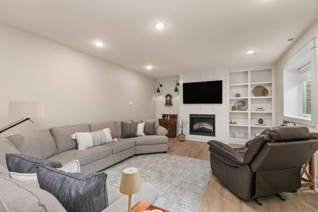 11106 Westport Drive, West Des Moines, IA 50266