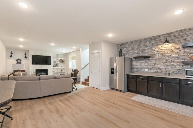 11106 Westport Drive, West Des Moines, IA 50266