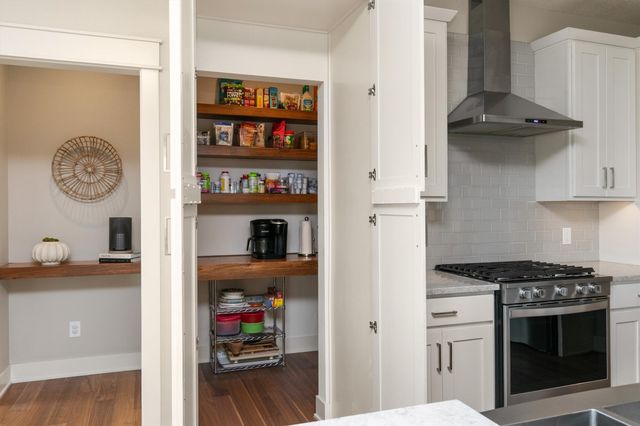 11106 Westport Drive, West Des Moines, IA 50266