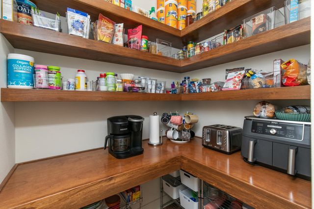 11106 Westport Drive, West Des Moines, IA 50266