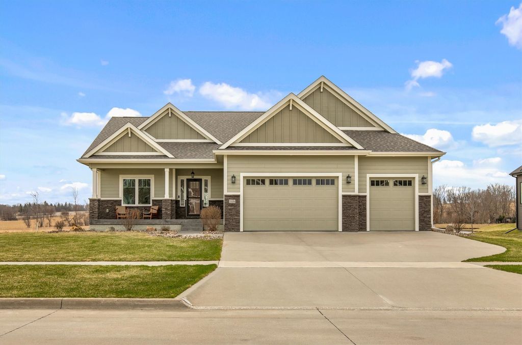 11106 Westport Drive, West Des Moines, IA 50266