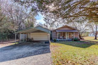 6088 Wade Orr Road, Flowery Branch, GA 30542