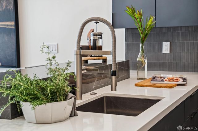 560 De Haro Street, San Francisco, CA 94107