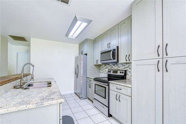 1108 DOCKSIDE DRIVE, Lutz, FL 33559