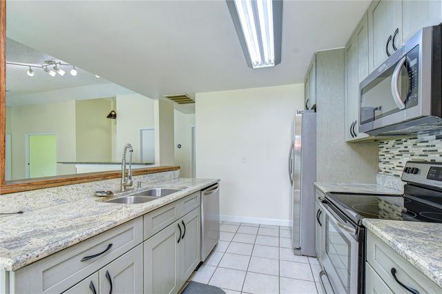 1108 DOCKSIDE DRIVE, Lutz, FL 33559