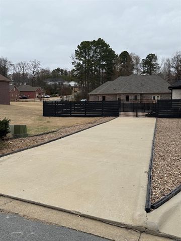 8200 Kanis Pines Drive, Little Rock, AR 72204