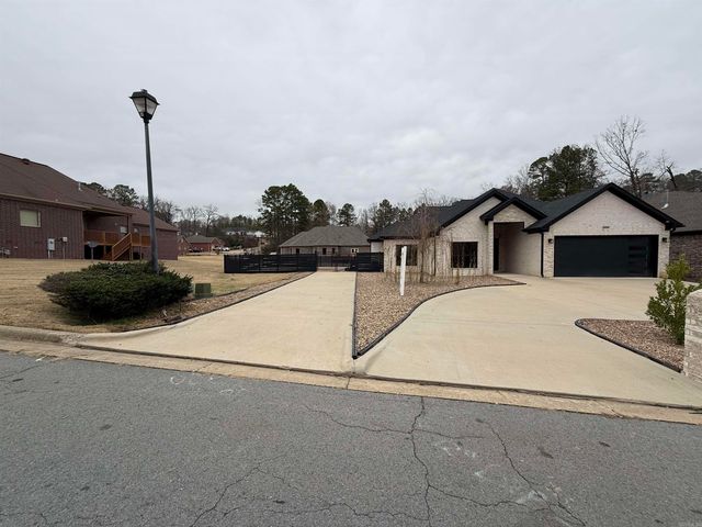 8200 Kanis Pines Drive, Little Rock, AR 72204