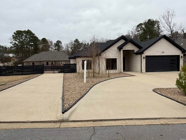 8200 Kanis Pines Drive, Little Rock, AR 72204