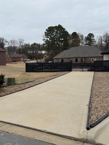 8200 Kanis Pines Drive, Little Rock, AR 72204