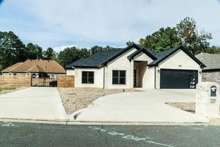 8200 Kanis Pines Drive, Little Rock, AR 72204