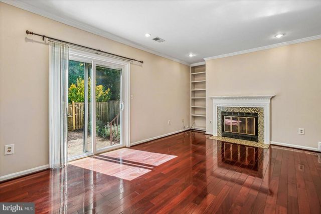 6039 HEATHERWOOD DR, Alexandria, VA 22310