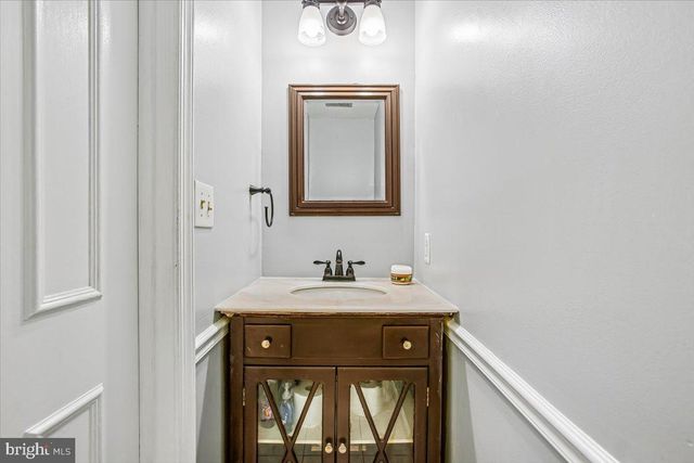 6039 HEATHERWOOD DR, Alexandria, VA 22310