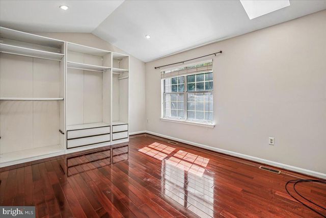 6039 HEATHERWOOD DR, Alexandria, VA 22310