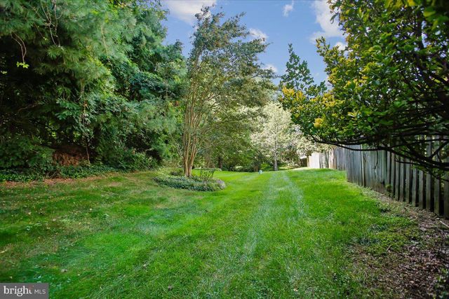 6039 HEATHERWOOD DR, Alexandria, VA 22310