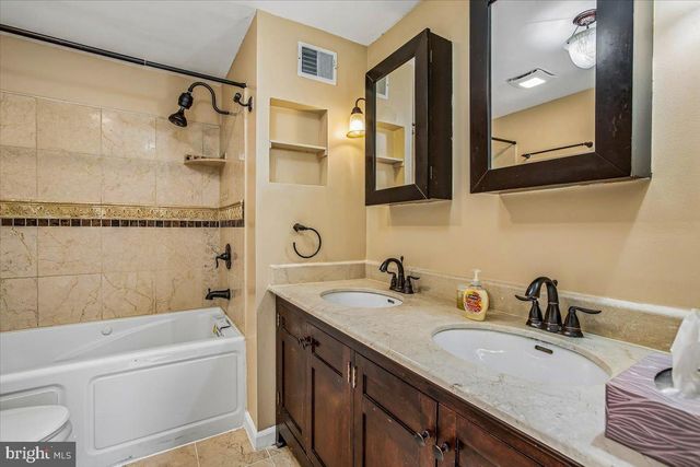 6039 HEATHERWOOD DR, Alexandria, VA 22310