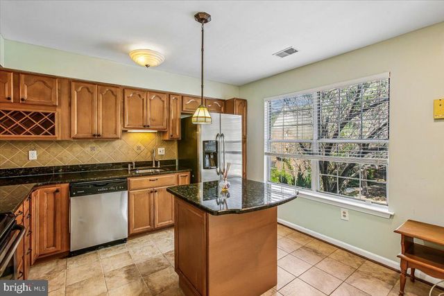 6039 HEATHERWOOD DR, Alexandria, VA 22310