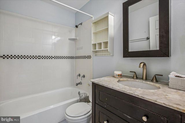 6039 HEATHERWOOD DR, Alexandria, VA 22310