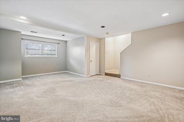 6039 HEATHERWOOD DR, Alexandria, VA 22310