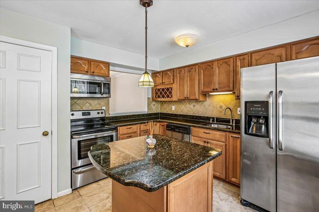 6039 HEATHERWOOD DR, Alexandria, VA 22310
