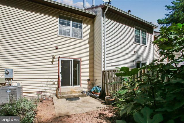 6039 HEATHERWOOD DR, Alexandria, VA 22310