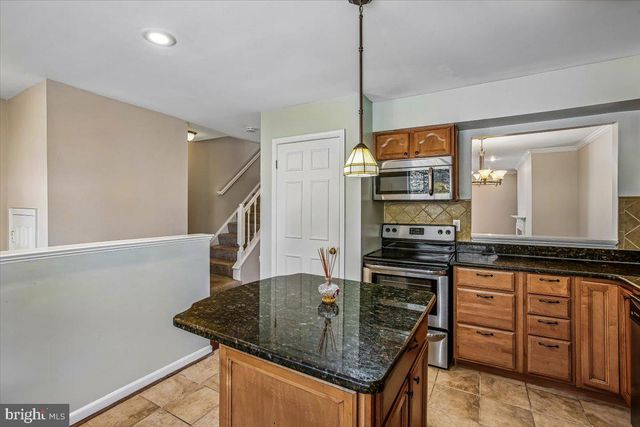 6039 HEATHERWOOD DR, Alexandria, VA 22310