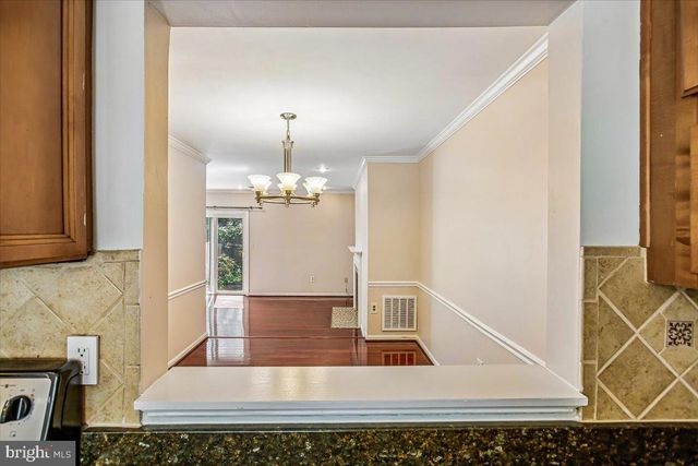 6039 HEATHERWOOD DR, Alexandria, VA 22310