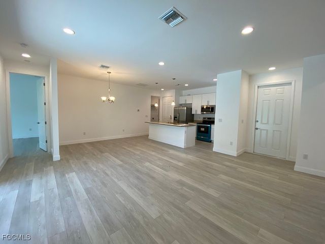 3423 SW 6th PL, Cape Coral, FL 33914